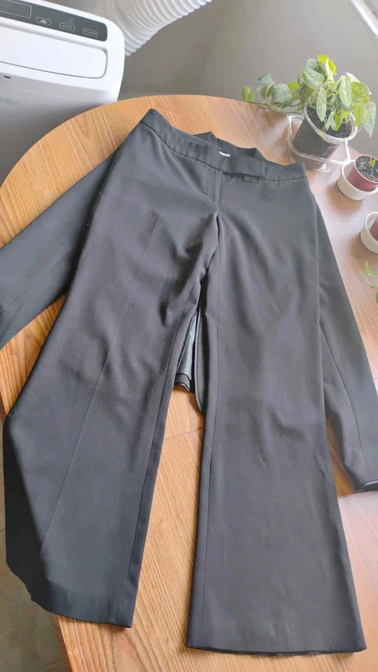 Suzy Shier Women's Full Black Pant Suit size 1/2 (XS)