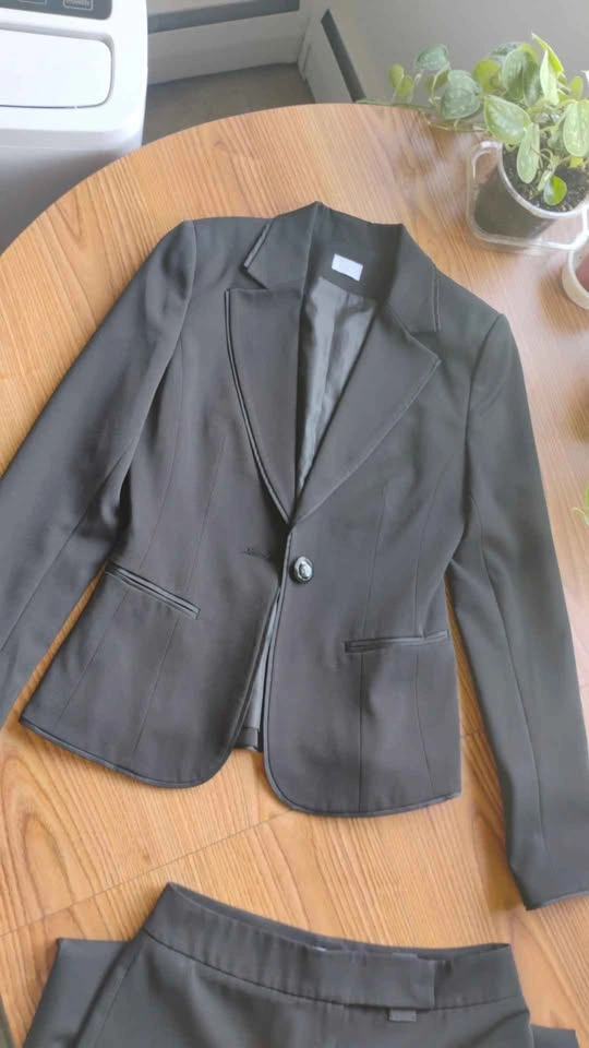 Suzy Shier Women's Full Black Pant Suit size 1/2 (XS) - photo 2