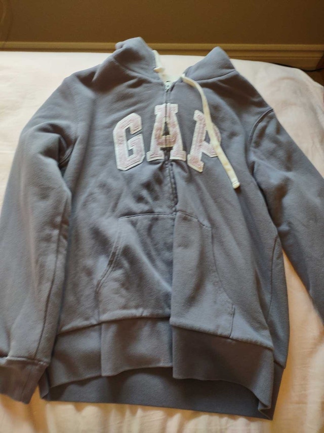 Gap Sweater Size Medium