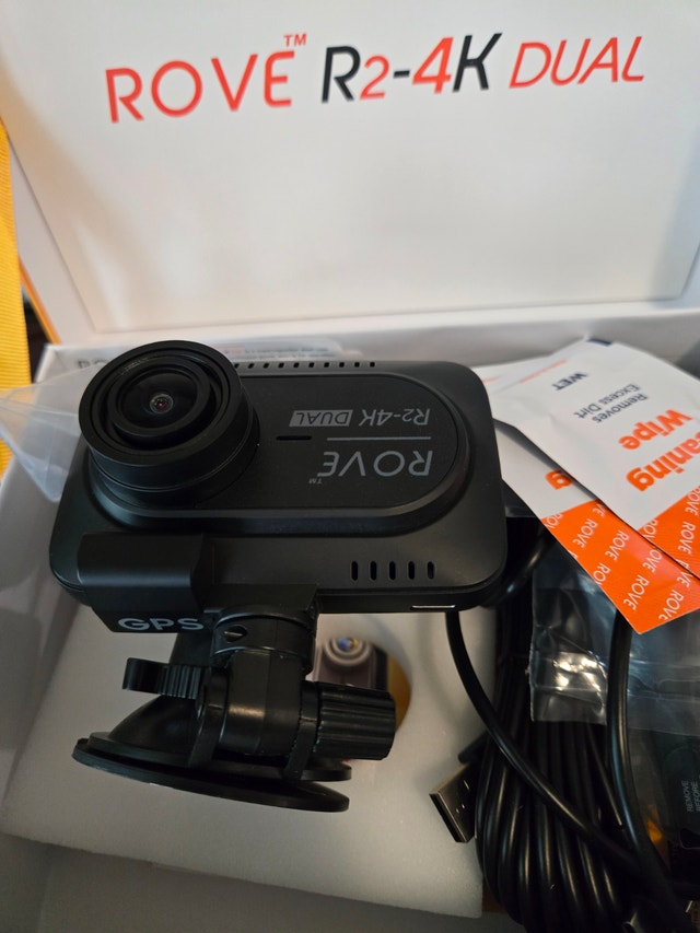 ROVE R2-4K Dual Dash Cam | Like New (No SD Card) - photo 2
