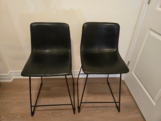 Leon's Leo Black Counter Height Stools (Set of 2)