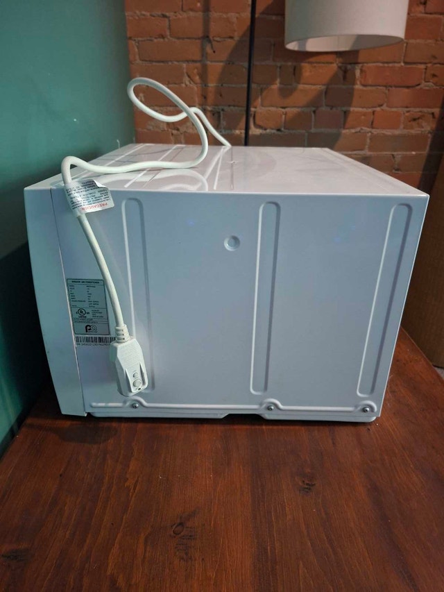 Air Conditioner - 10,000 BTUs - photo 4
