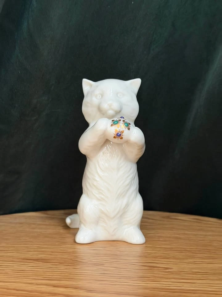 Lenox Laurels Fine Porcelain Cat Figurine with Jeweled Ball - photo 2