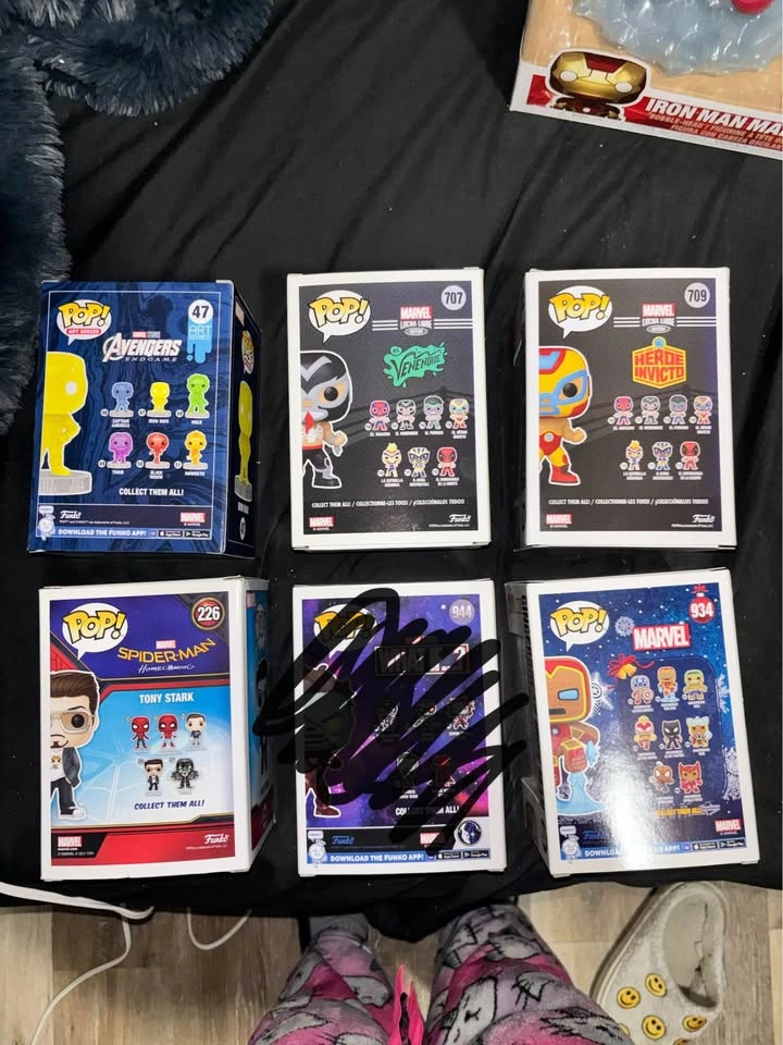 Iron man funko pop bundle & venom pop - photo 3