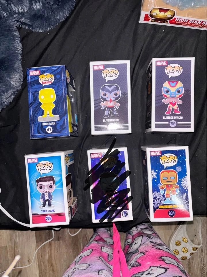 Iron man funko pop bundle & venom pop - photo 4