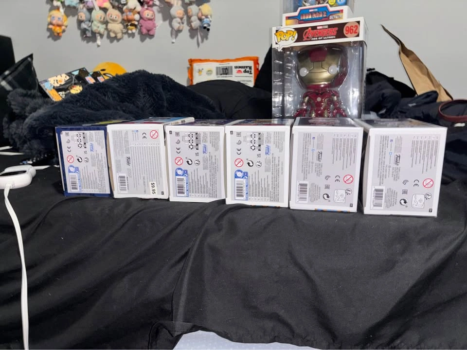 Iron man funko pop bundle & venom pop - photo 5