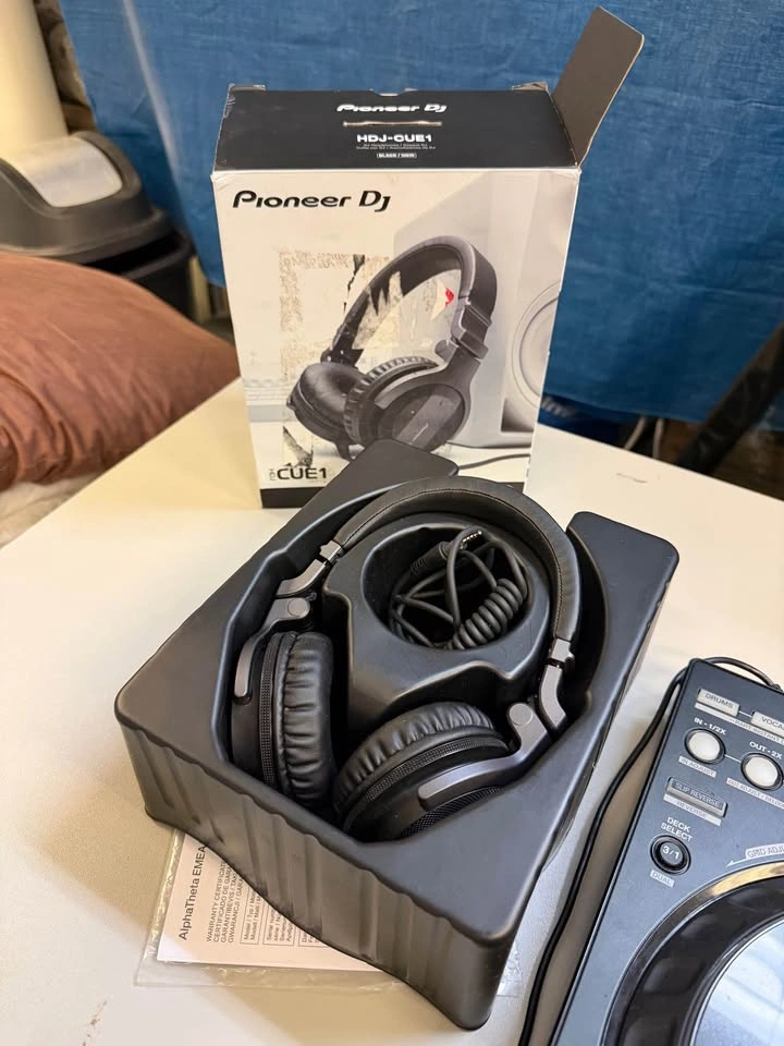 Pioneer DJ DDJ-FLX10 Setup + KRK Rokit 7s + Accessories - photo 4