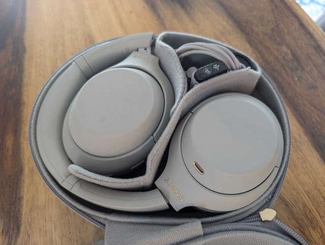 Sony Wireless Headphones - photo 2