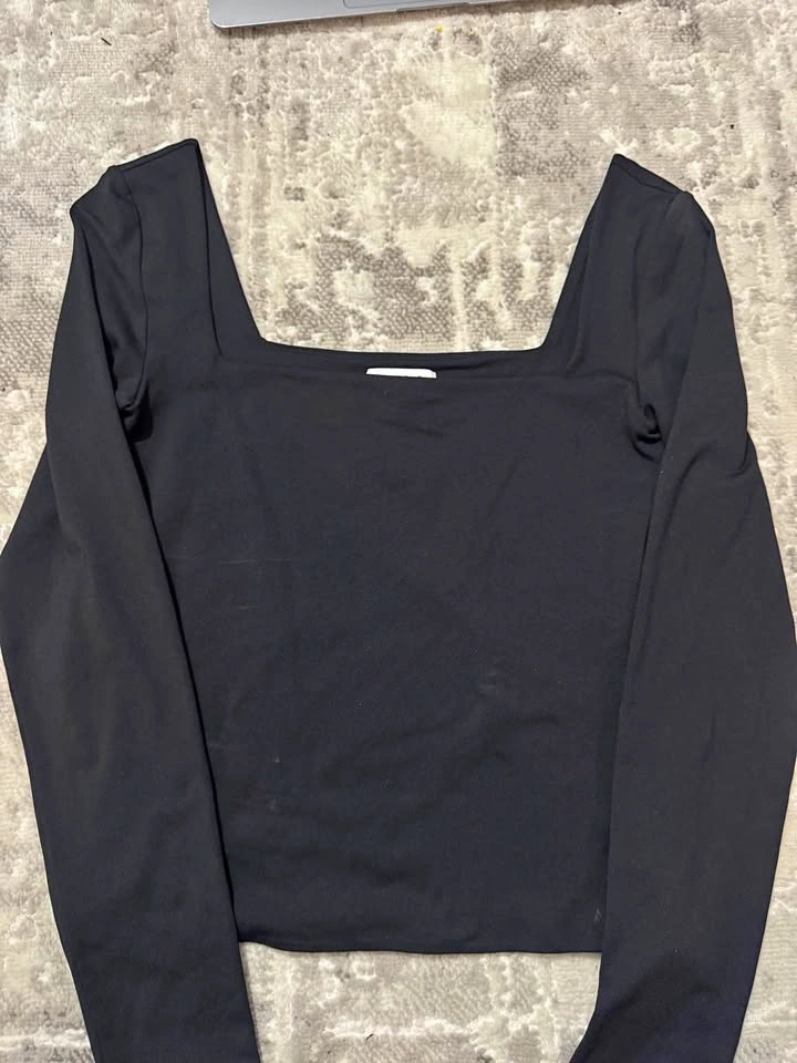 black aritzia contour long sleeve top