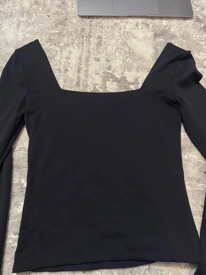 black aritzia contour long sleeve top - photo 3