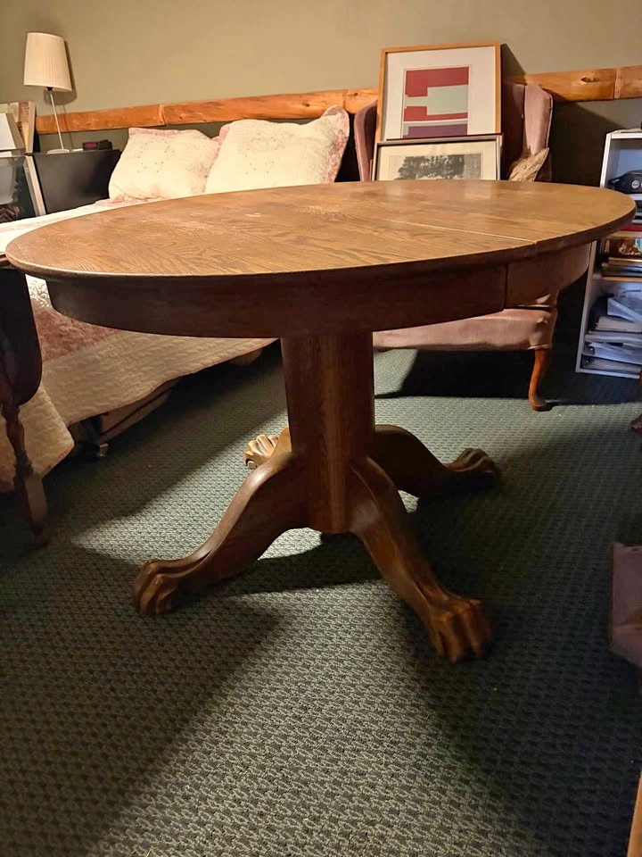 Solid Oak Dining Table and 5 chairs