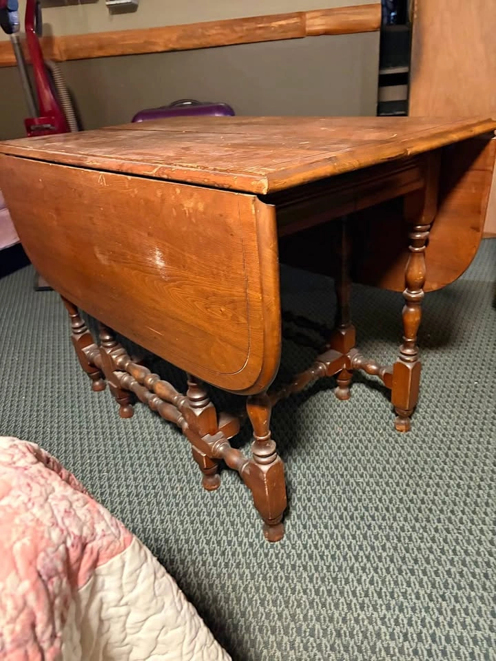 Duncan Phyfe table