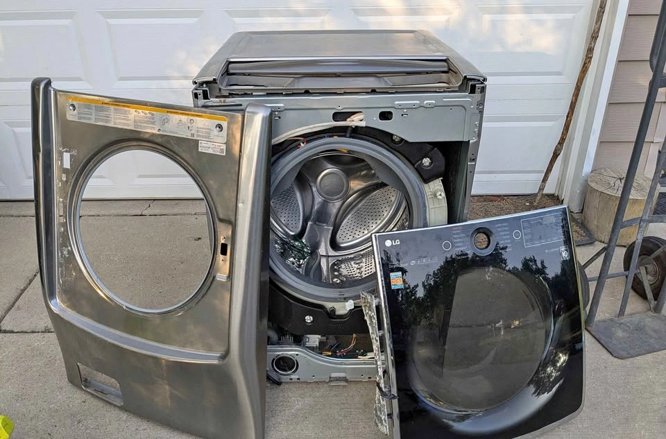 LG front load wash for PARTS ONLY wm9000hva