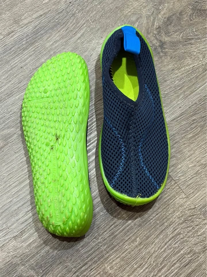 Decathlon Tribord Water Shoes – Kids Size 10.5C - photo 2