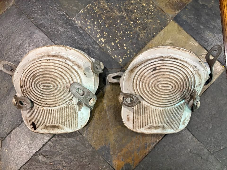 Vintage Hard-Shell Grey Knee Pads