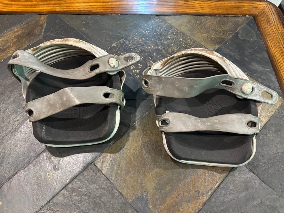 Vintage Hard-Shell Grey Knee Pads - photo 2