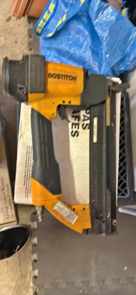 Bostitch 650S5-1 Pneumatic Construction Stapler - Heavy Duty