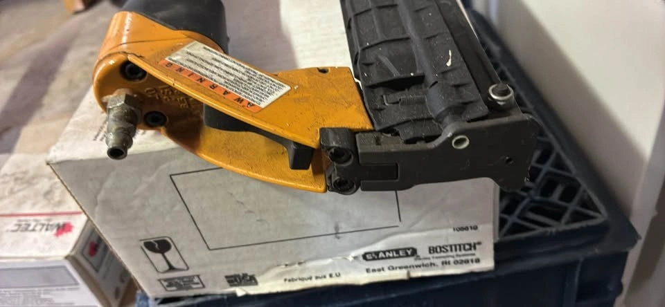 Bostitch 650S5-1 Pneumatic Construction Stapler - Heavy Duty - photo 2