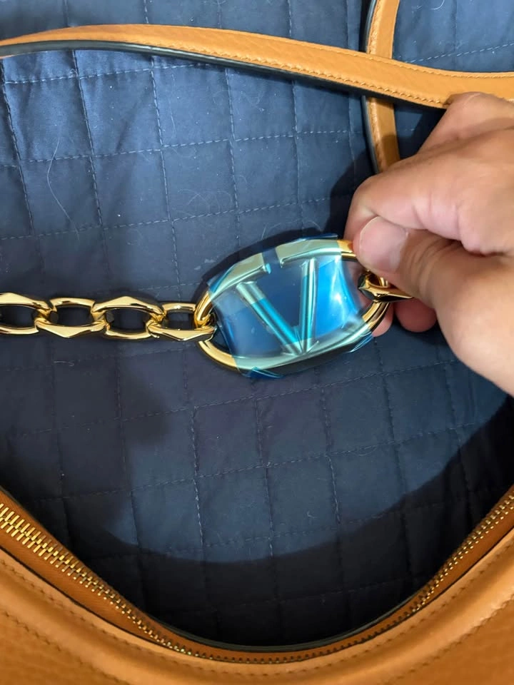 Valentino Garavani VLogo Signature Hobo Bag - photo 2