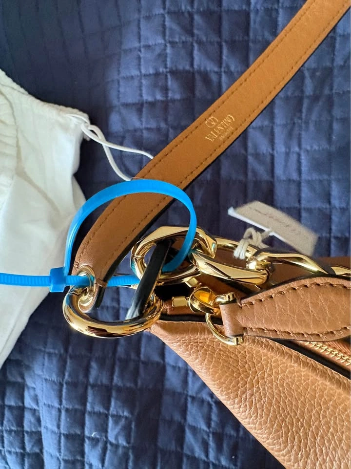Valentino Garavani VLogo Signature Hobo Bag - photo 4