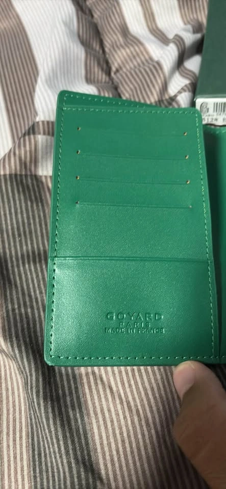 Goyard Saint-Pierre Passport Holder (80$) - photo 2