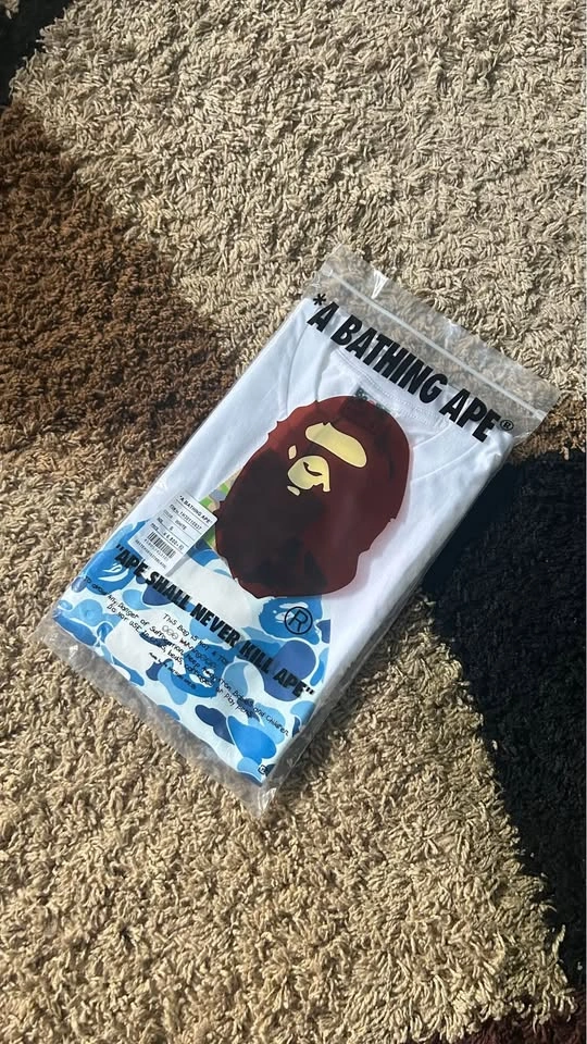 White and Blue BAPE Tshirt size S - photo 3