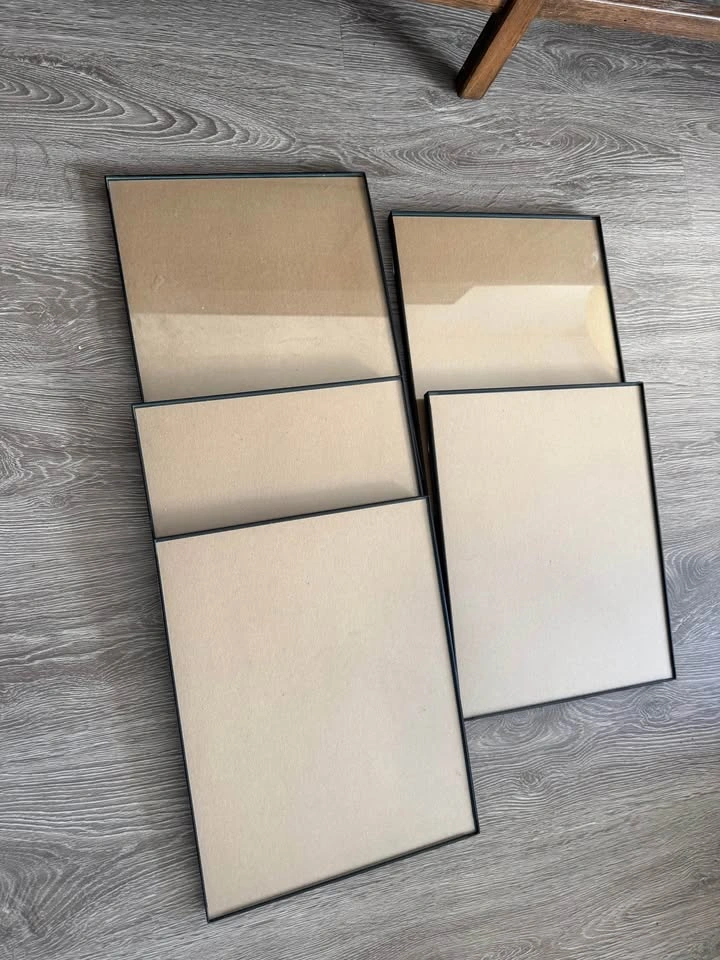 Set of 5 picture frames - 11 x 14 inch