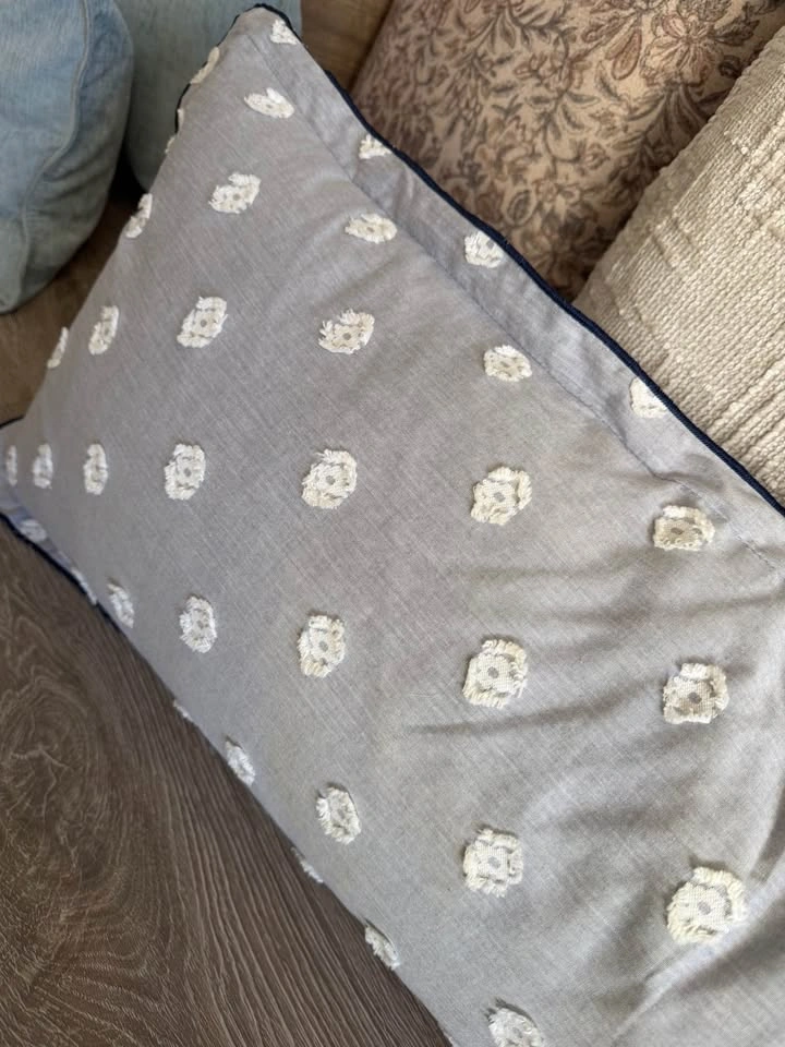 Throw Pillows - Various Sizes $5 each - photo 2