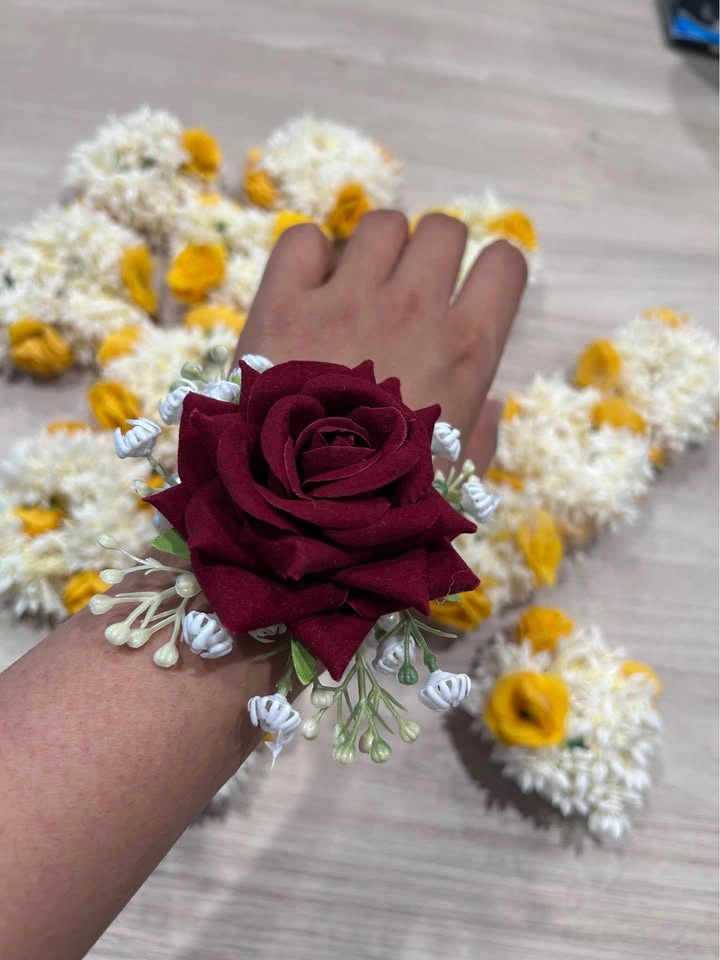 Hand flower garlands artificial - red and yellow - photo 4