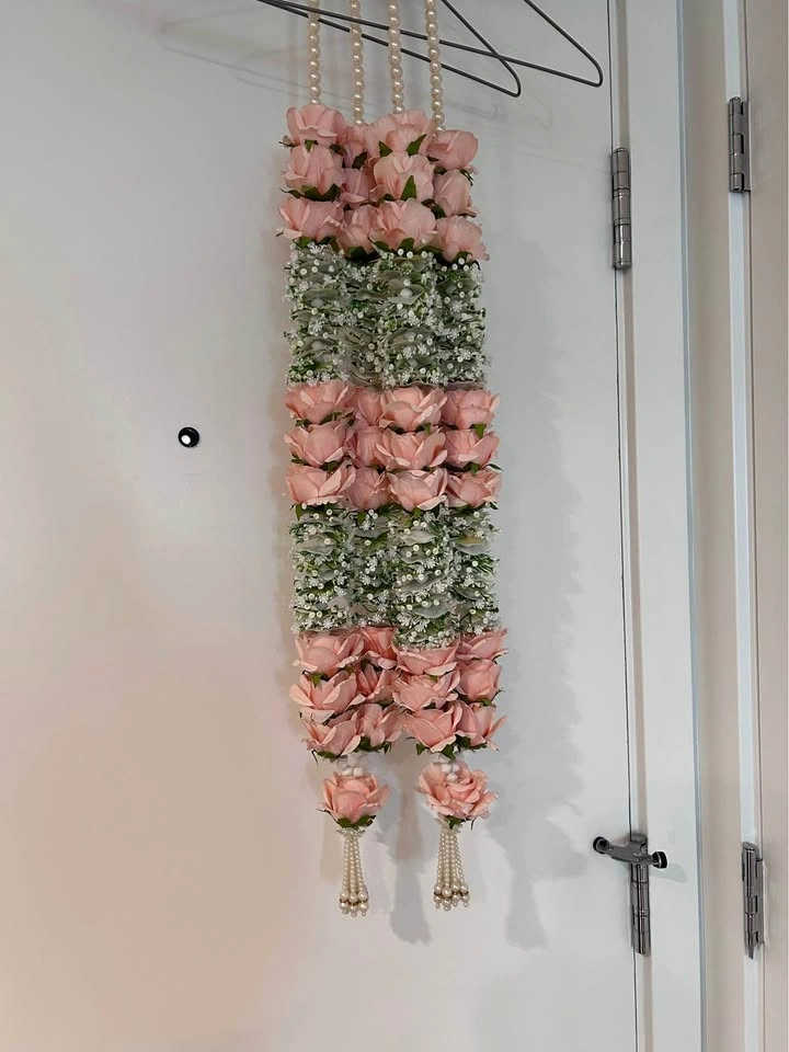 Artificial flower garlands