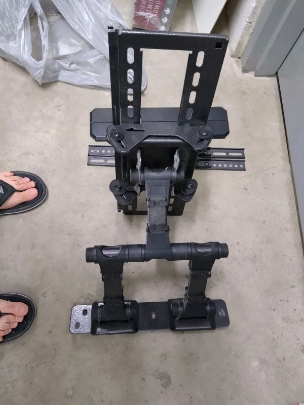 Heavy Duty Swivel TV Mount