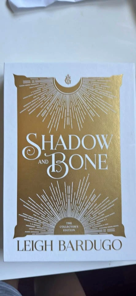 Shadow and Bone The Collectors Edition