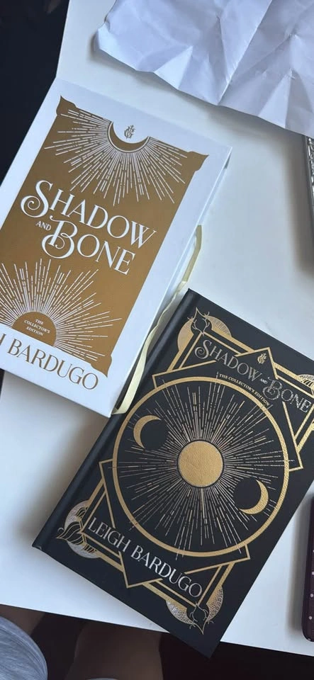 Shadow and Bone The Collectors Edition - photo 3