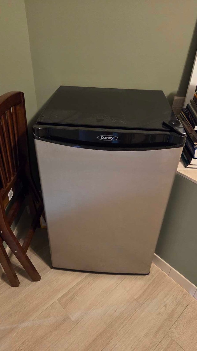 Mini fridge Danby