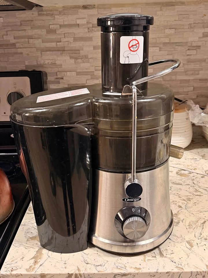Omega C2100S High Speed Centrifugal Juicer