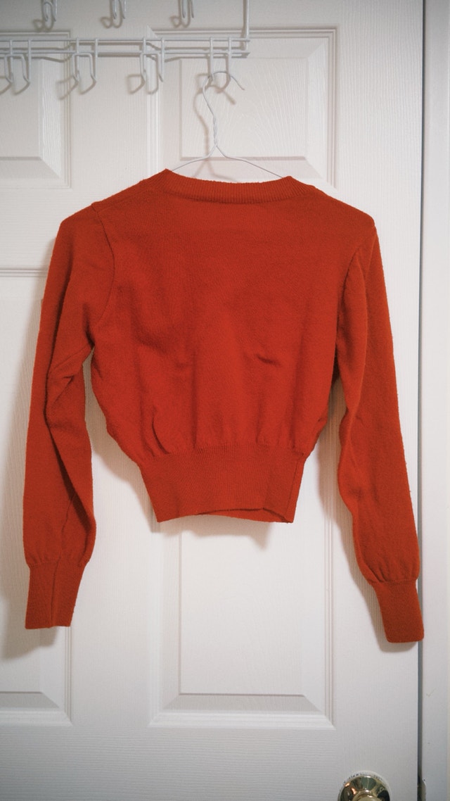 Red V-Neck Cropped Knit Sweater with Heart Embroidery - photo 2