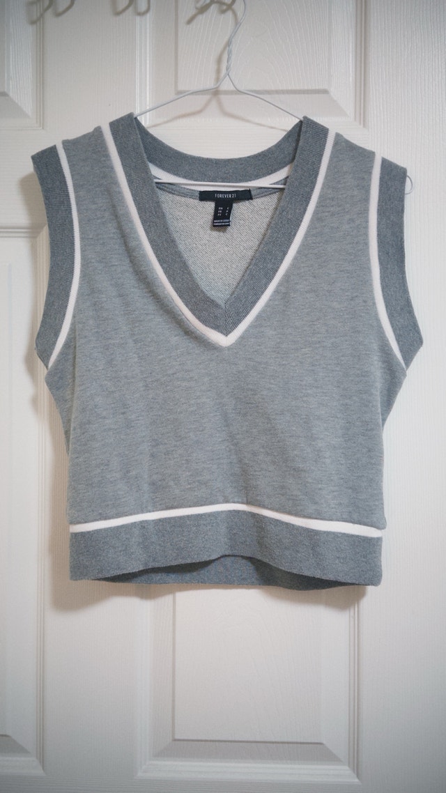 Forever 21 Grey V-Neck Cropped Sweatshirt Vest