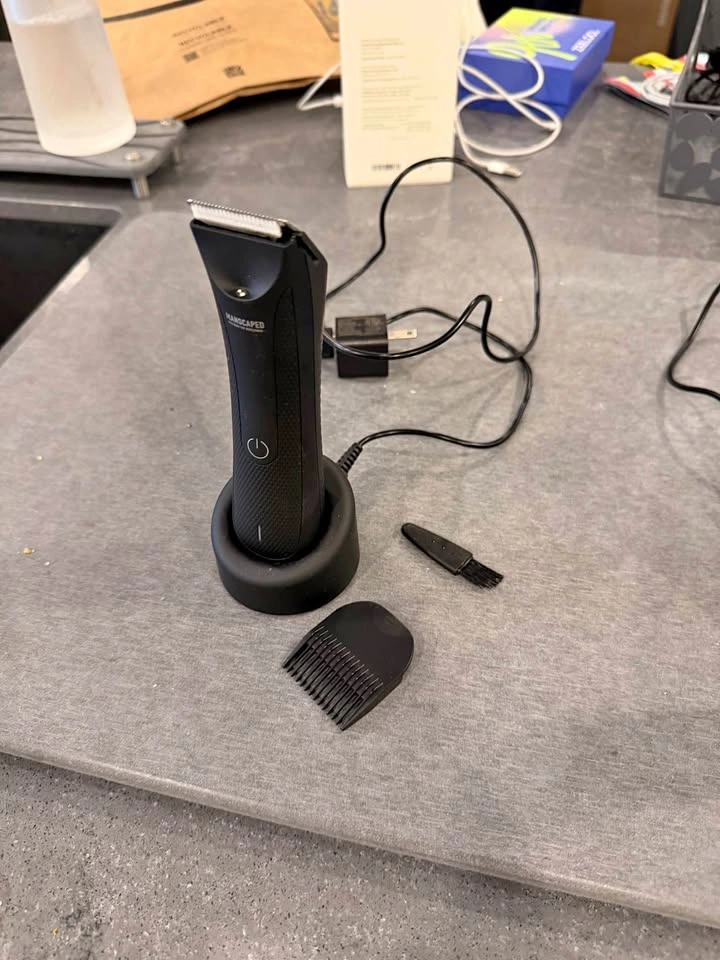 MANSCAPED Electric Body Groomer Trimmer with Charging Stand & Gu