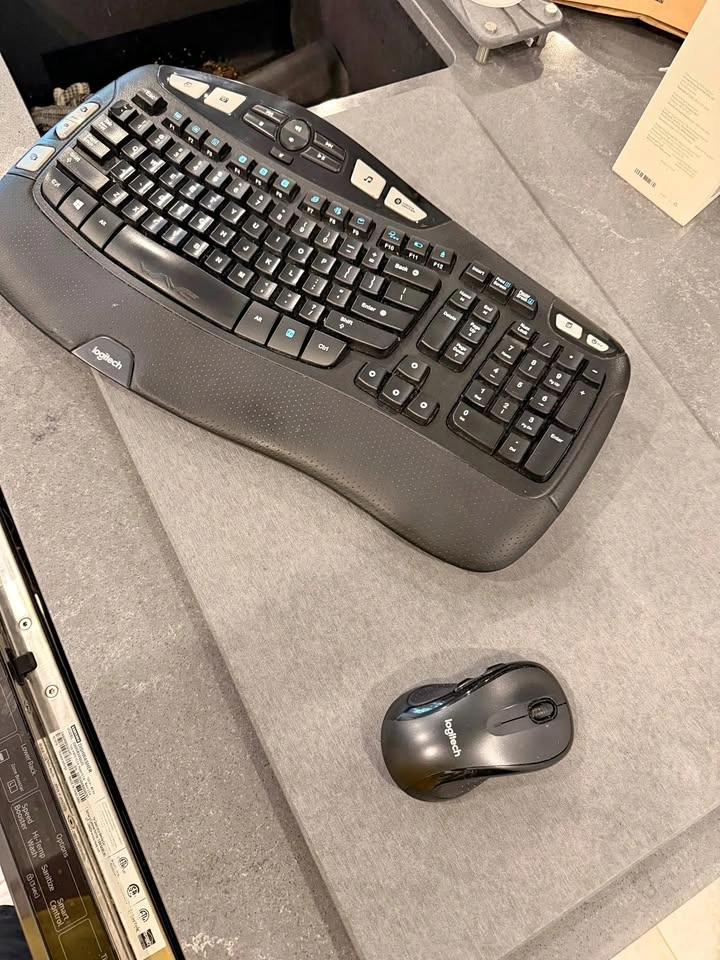 Logitech MX 5500 Revolution Wireless Keyboard & Mouse Set