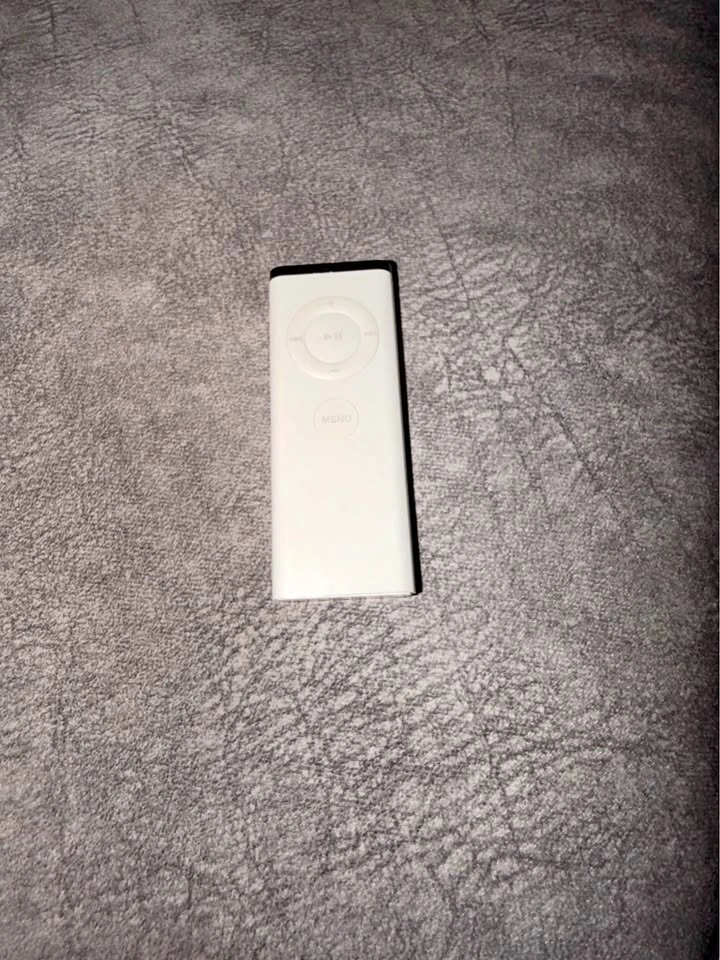 Apple Remote A1156 – White Infrared Remote for Mac/iPod Hi‑Fi