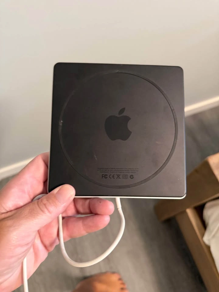 Apple USB SuperDrive External CD/DVD Drive - photo 2