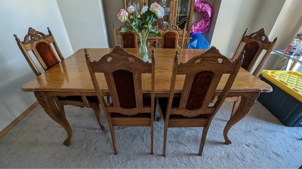 Oak Dining Table and 6 Chairs