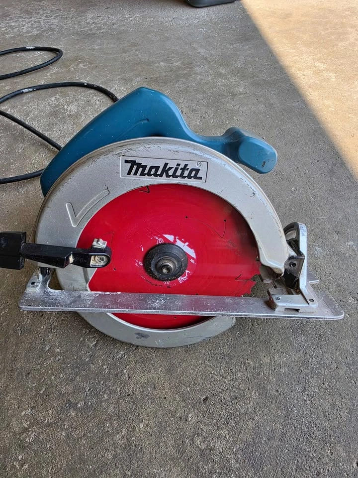 Makita 5740NB 7-1/4 inch circular saw