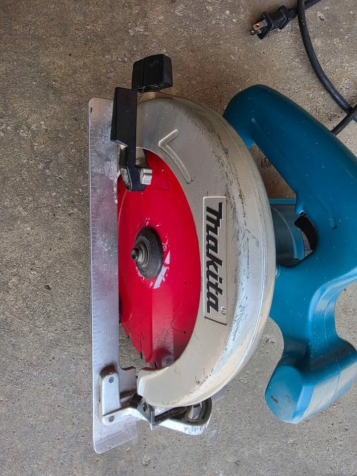 Makita 5740NB 7-1/4 inch circular saw - photo 2