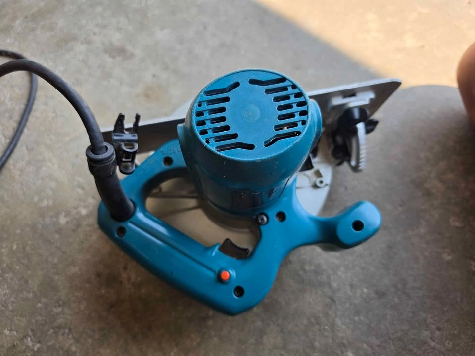 Makita 5740NB 7-1/4 inch circular saw - photo 5