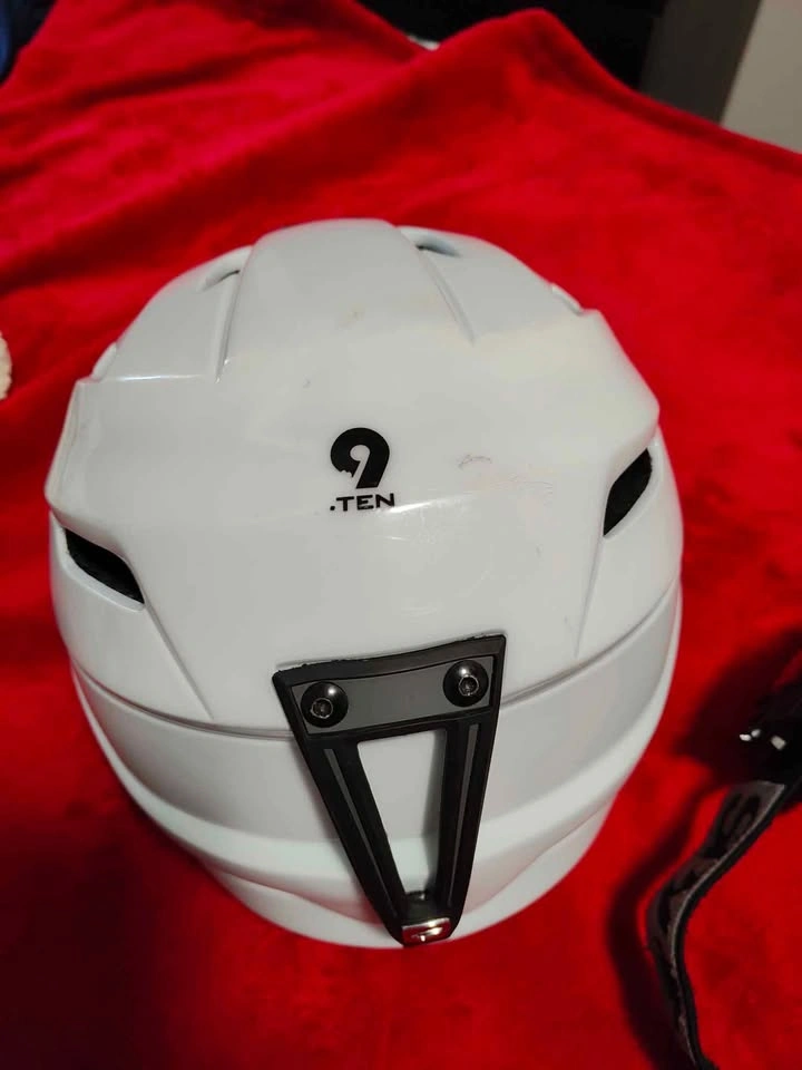 Sports helmet and ski goggles - photo 5