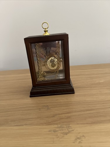 Harry Potter Hermoine Granger Time Turner Necklace and Display C