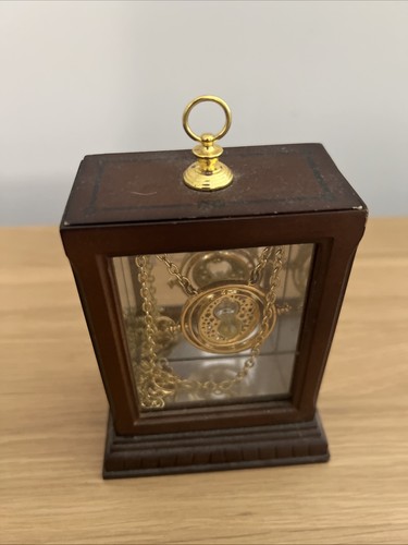 Harry Potter Hermoine Granger Time Turner Necklace and Display C - photo 2