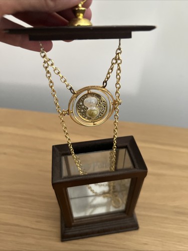 Harry Potter Hermoine Granger Time Turner Necklace and Display C - photo 5
