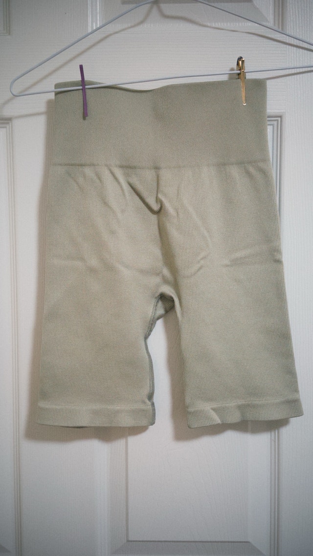 Roots High-Waisted Seamless Ribbed Biker Shorts - photo 2